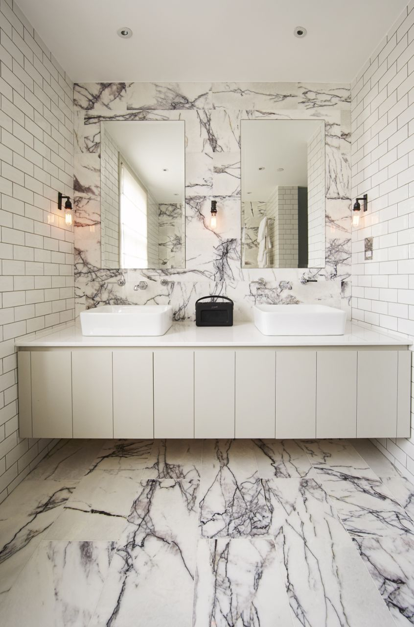 16 Perfect Marble Bathrooms With Black Fixtures 