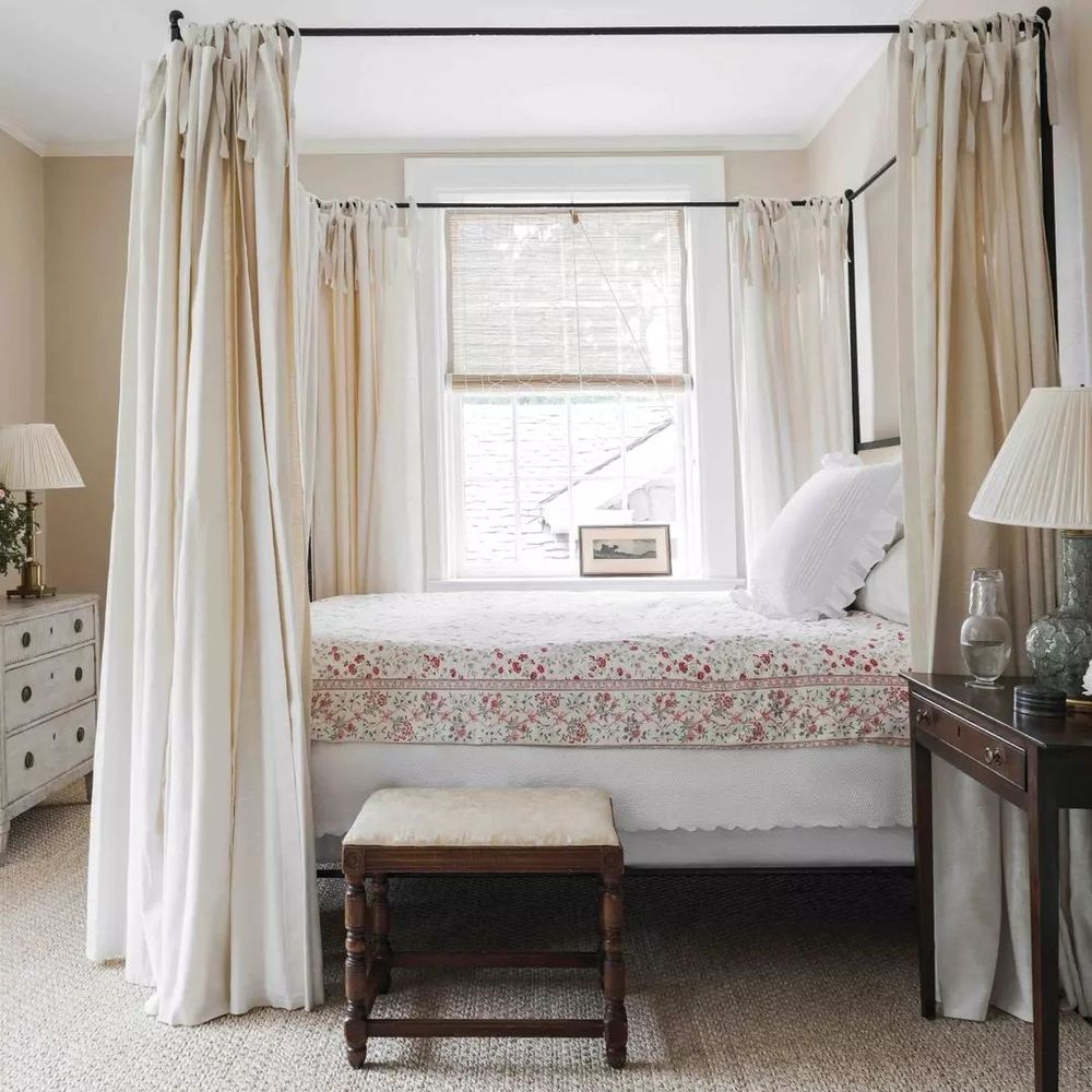 Canopy bed curtain ideas @caitlinflemming
