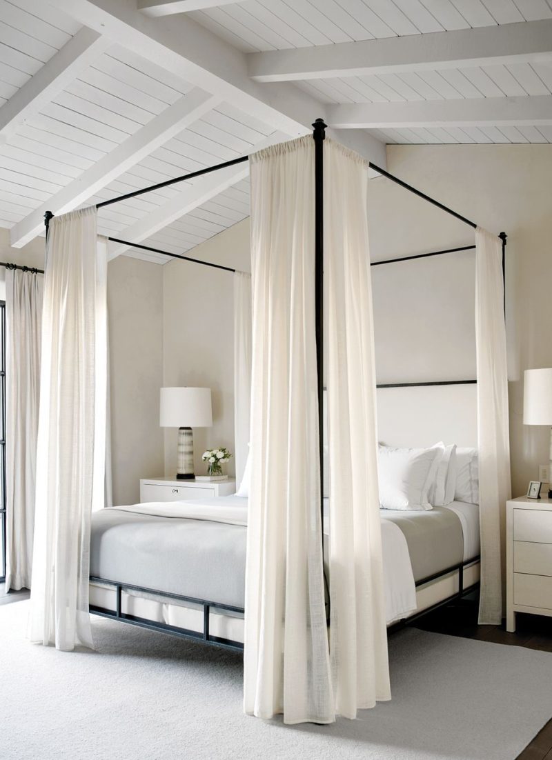 7 Beautiful Canopy Bed Curtain Ideas