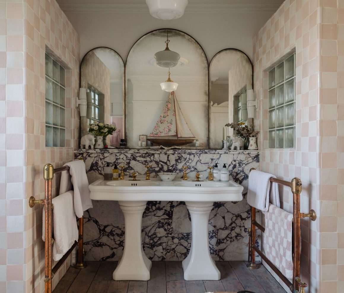 5 Double Bathroom Vanity Ideas from Designers