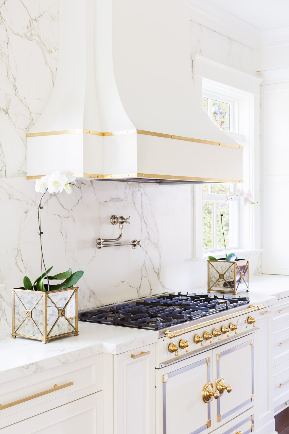 Marble Kitchen design by Laura Burleson / Image by Alyssa Rosenheck