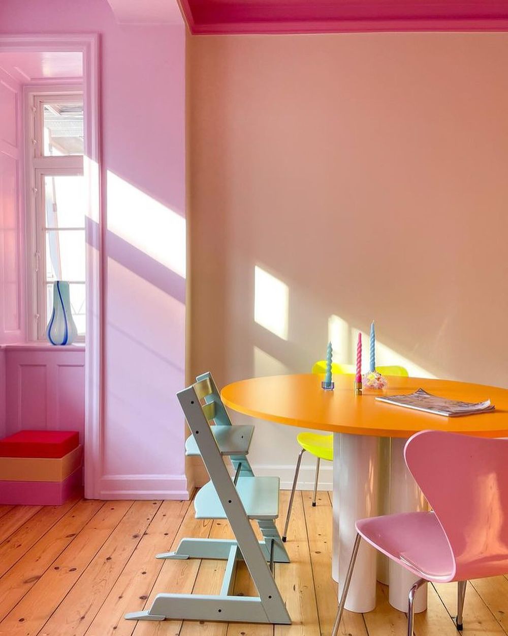 Colorful dining room color blocking @myrainbowfeeling