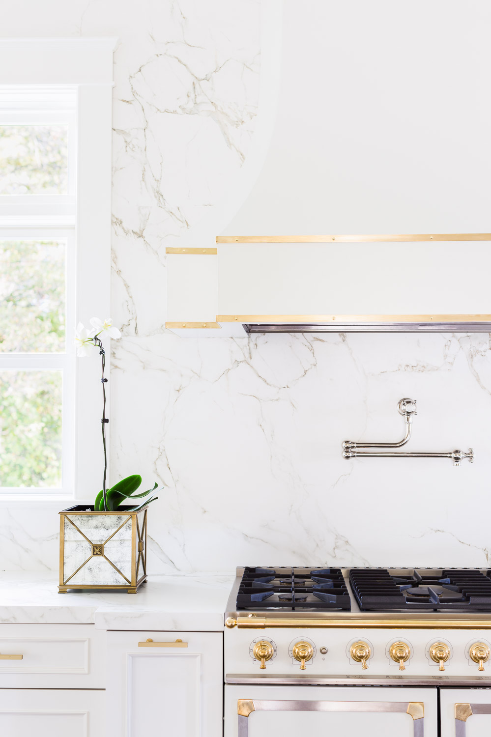 Kitchen Design by Laura Burleson / Photo by Alyssa Rosenheck