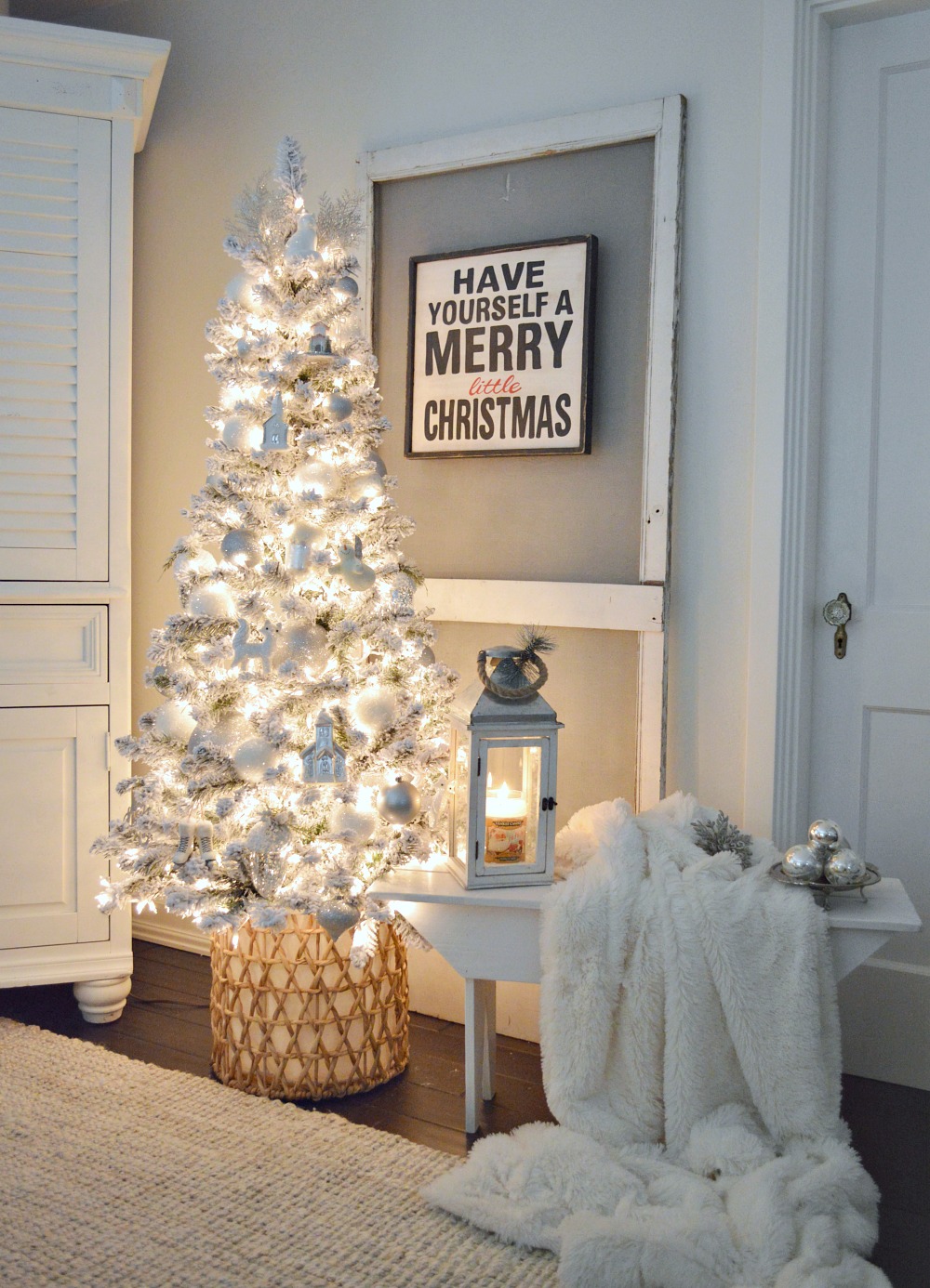 White Christmas Tree via foxhollowcottage.com