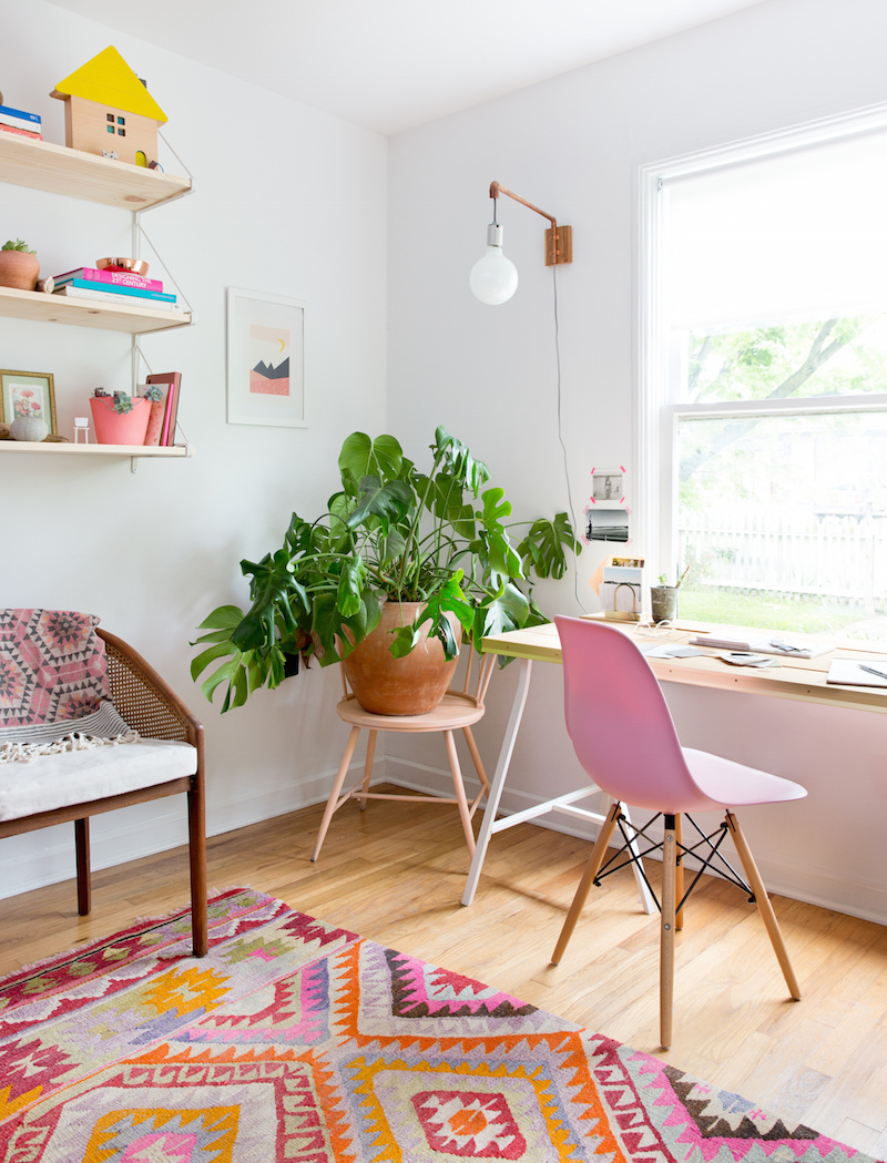 Claire Zinnecker Desk with pink chair and colorful rug