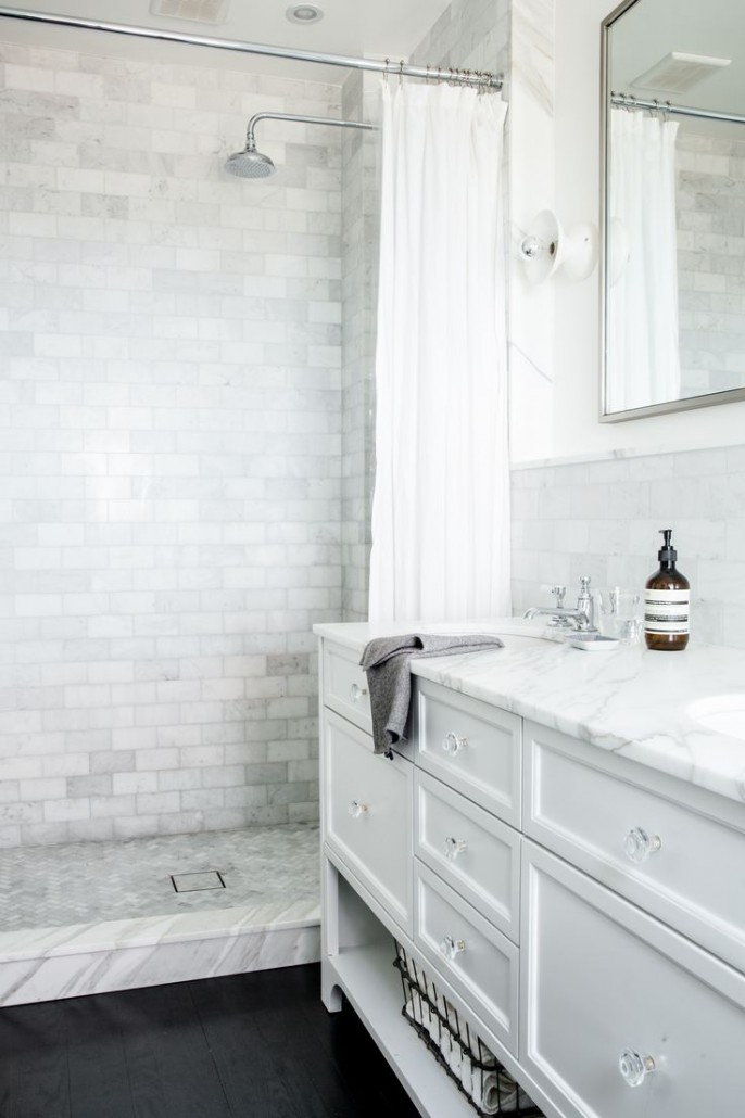 34 Stunning Marble Bathrooms with Silver Fixtures