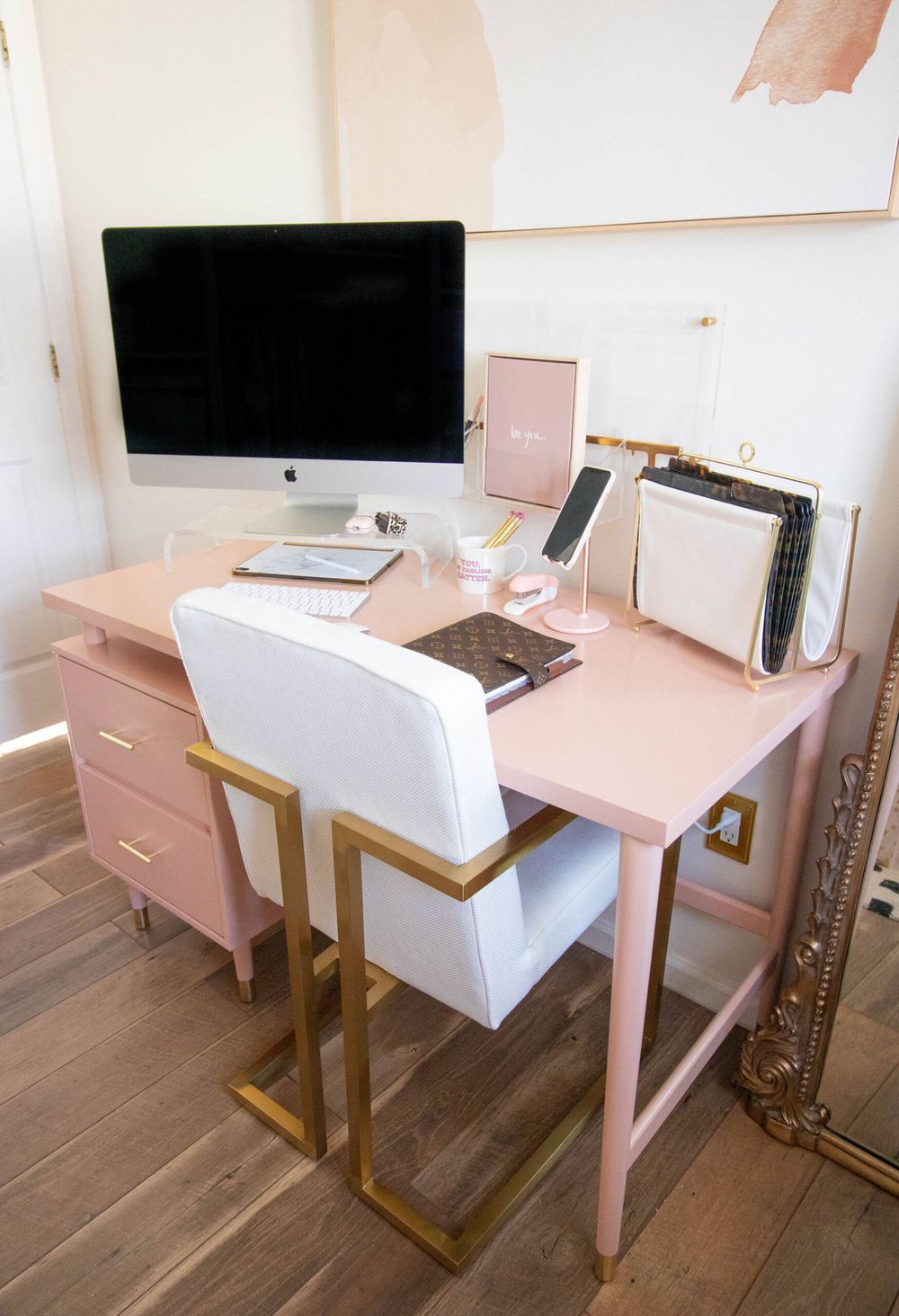 Pink and Gold Home Office Decor Ideas teresacaruso