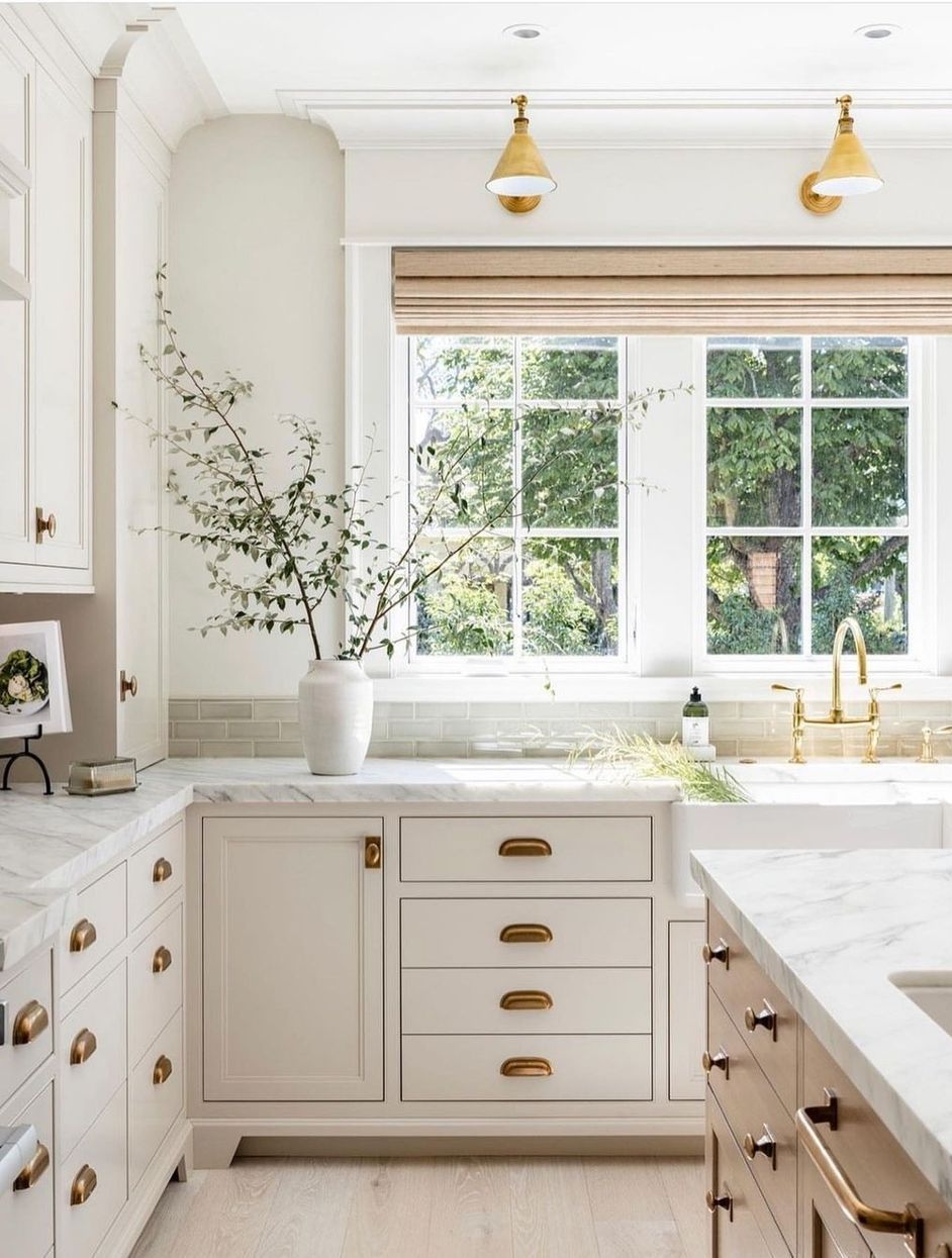 White and gold kitchens ideas 