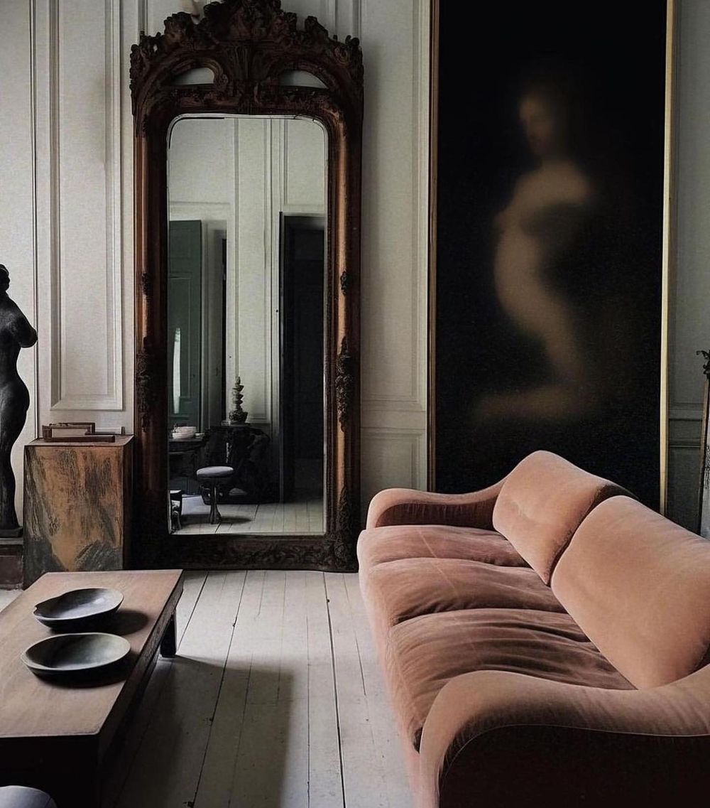 Dark and moody living room design ideas velvet ocuch @christianelemieux