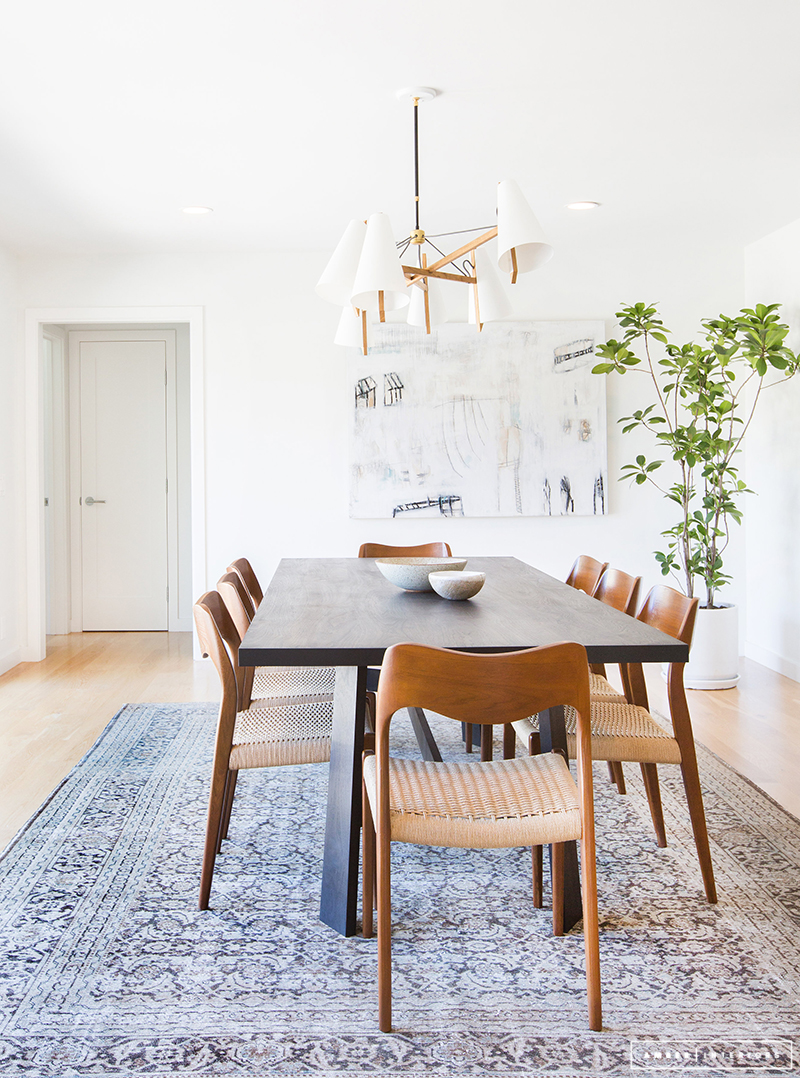 Minimalist Mid-Century dining room