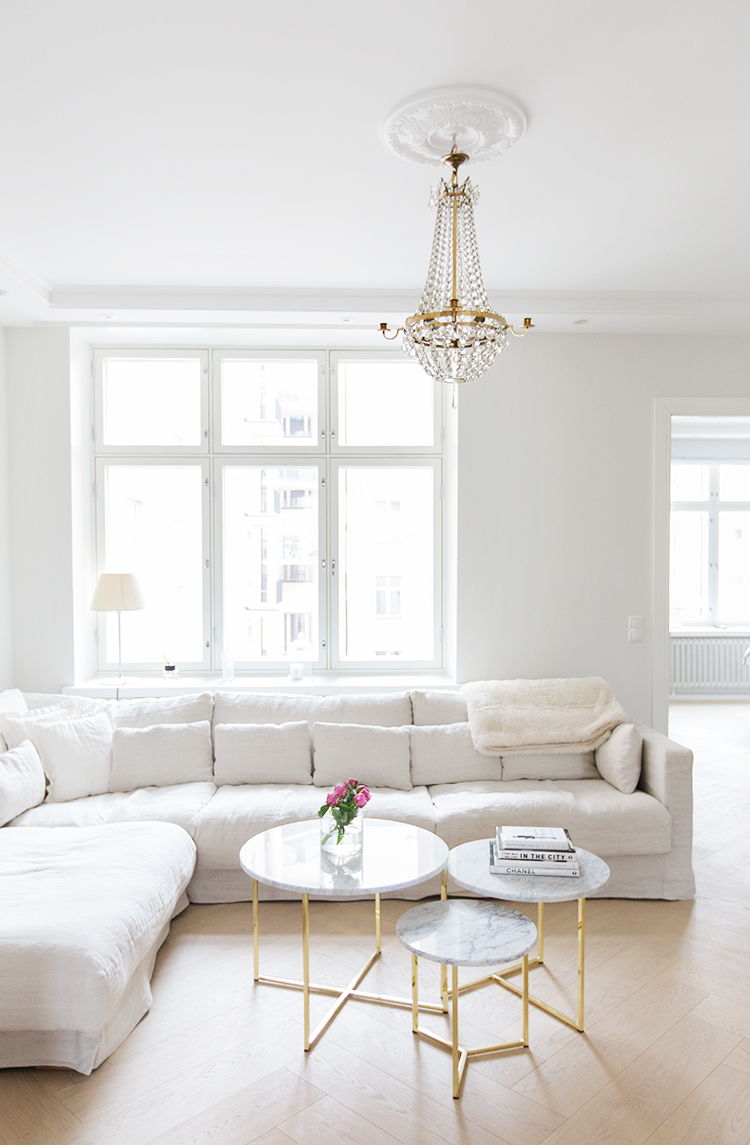 White marble nesting coffee tables with white couch via Alexa Dagmar