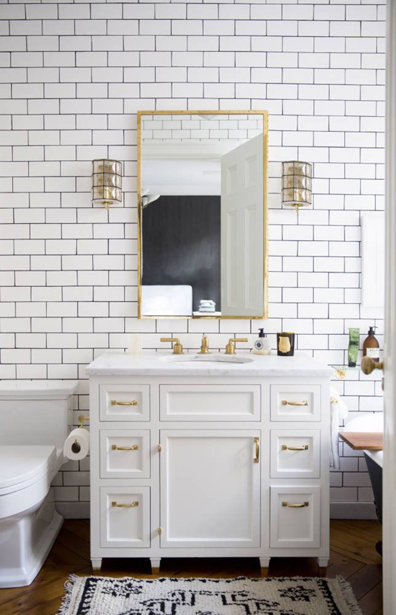 White subway tiling with black grout bathroom