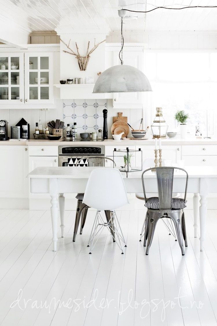 White tolix chair mixed chair dining room via Dranmesider