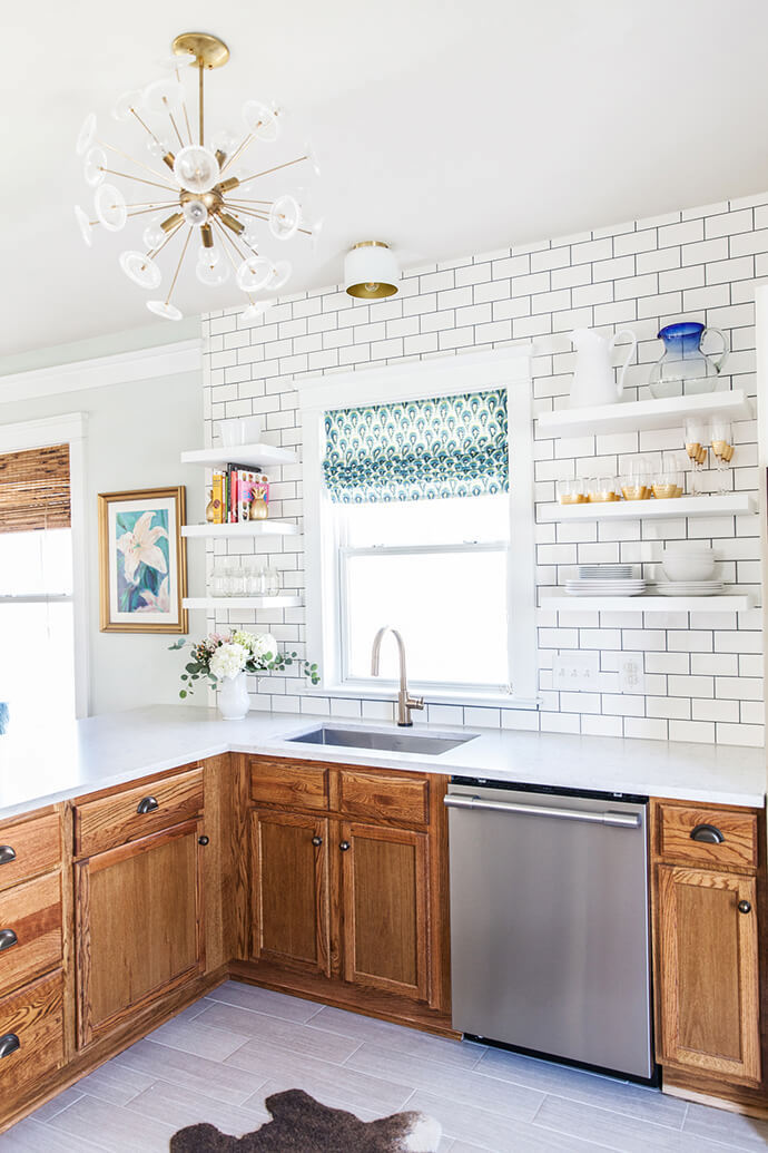 Wood kitchen with sputnik chandelier via Glitter Guide