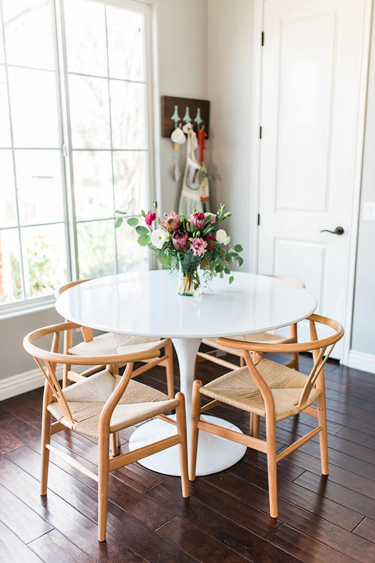 chairs to go with white table