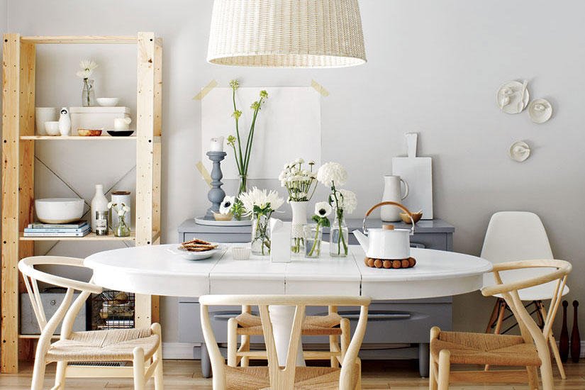 Neutral dining room with wishbone chairs