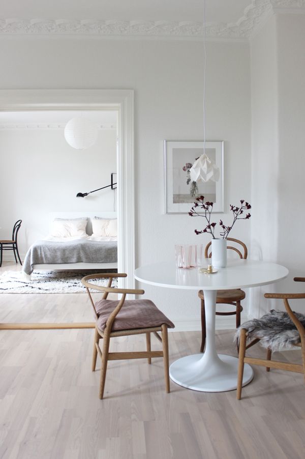 White tulip table with wishbone chairs via Scandinavian Love Song