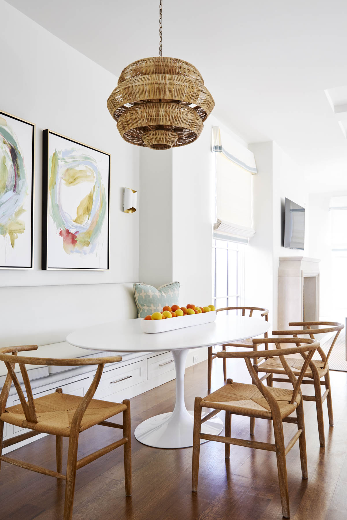 White Wood Dining Room Table / Beautiful White Round Kitchen Table and Chairs - HomesFeed : The carroll dining room table has clean this contemporary custom natural edge cherry slab dining room table has hand carved edges.