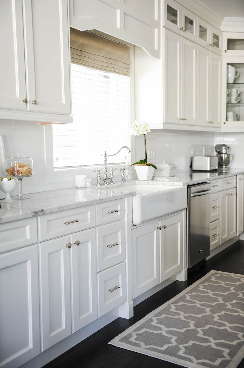 White apron sink via Monika Hibbs