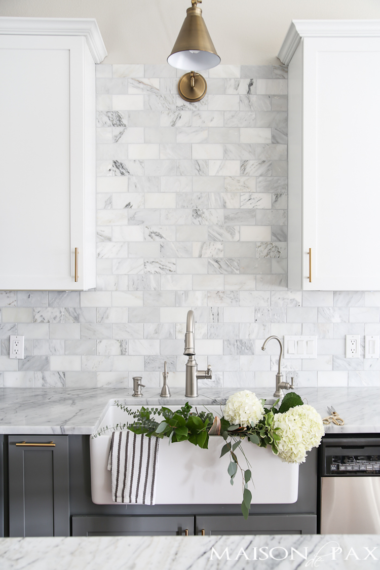 Gray and white kitchen with tiled marble backsplash via Maison de Pax