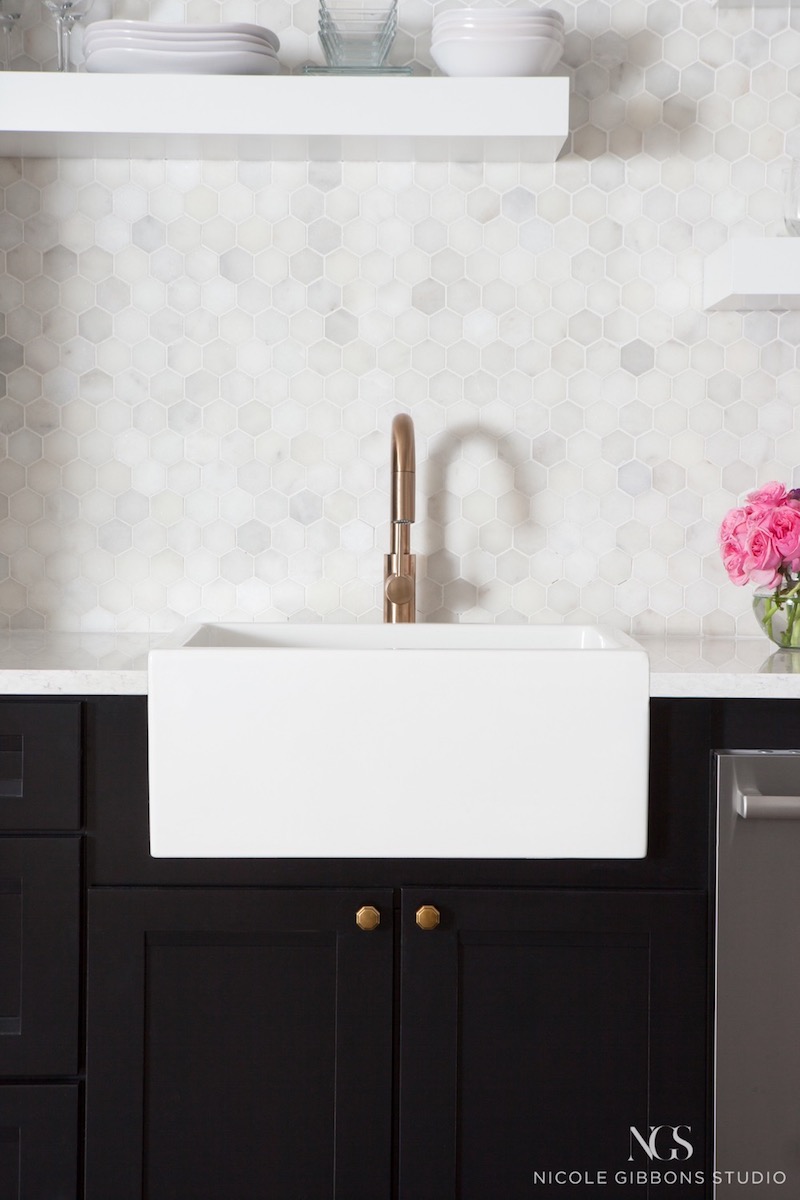 Small marble hexagon tile backsplash kitchen via Nicole-Gibbons