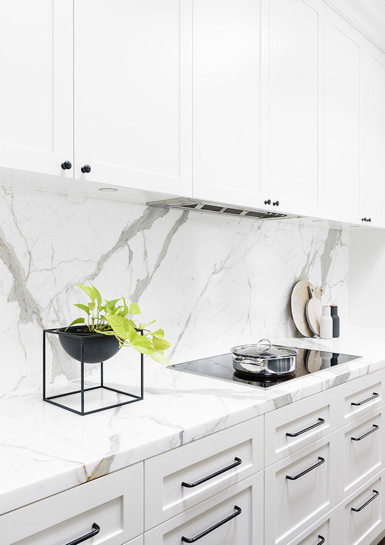 White marble backsplash and counter kitchen via Home Adore