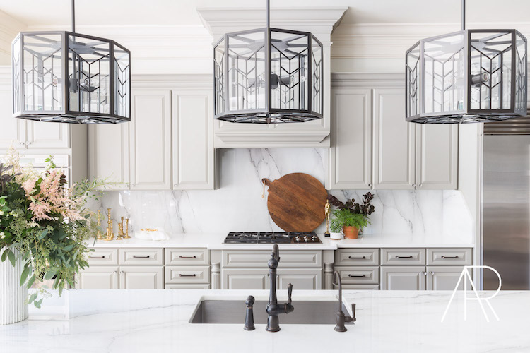 White marble kitchen backsplash via Alyssa Rosenheck