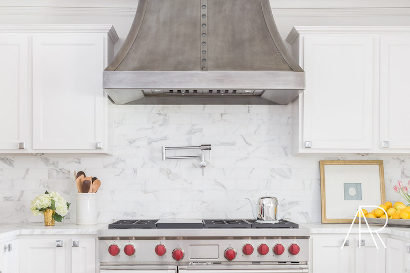 White tile marble kitchen backsplash via Alyssa Rosenheck