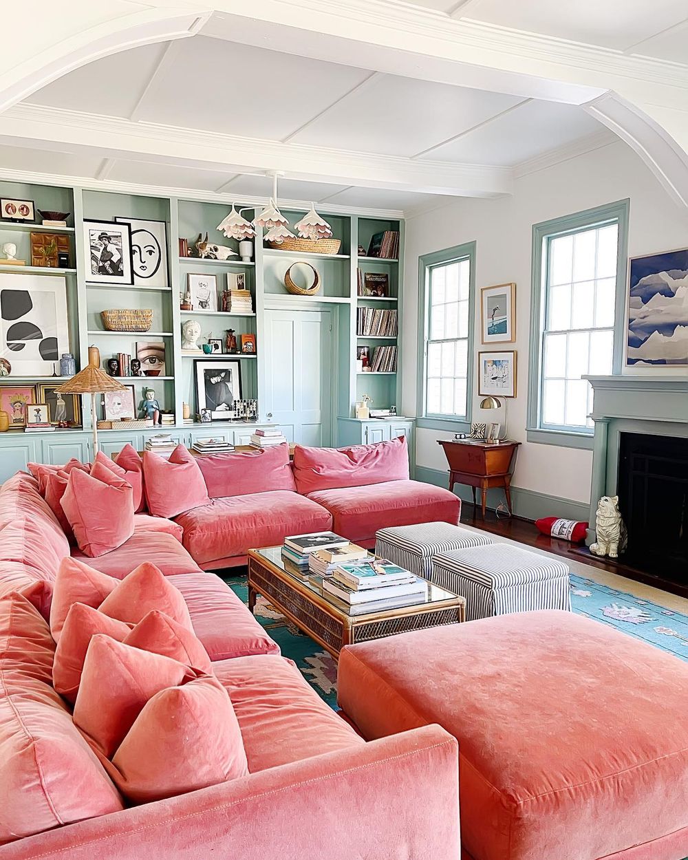Pink sofa living room idea graybenko