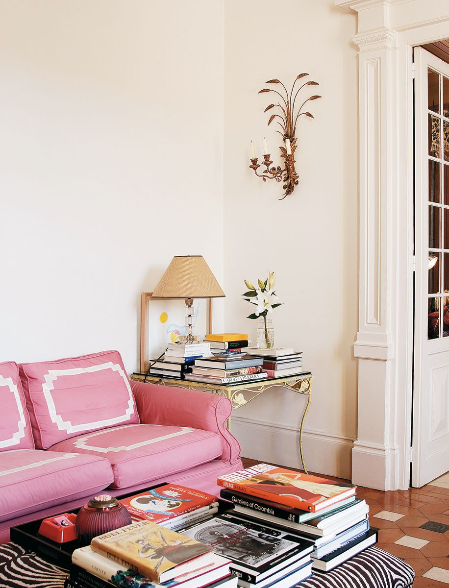 Pink sofa traditional Spanish living room Carolina Herrera Báez