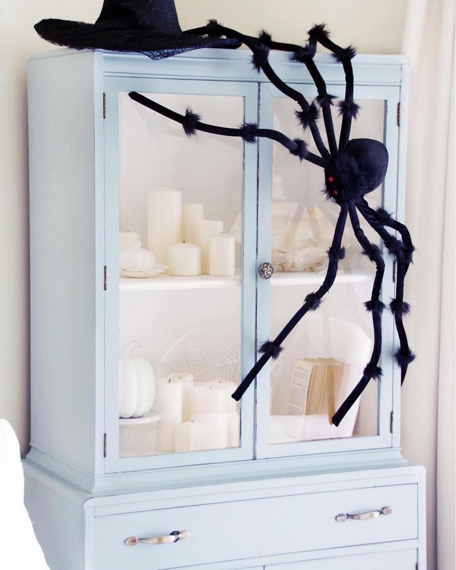 Halloween Decor Ideas Giant Back Spider Via Paint Me Pink