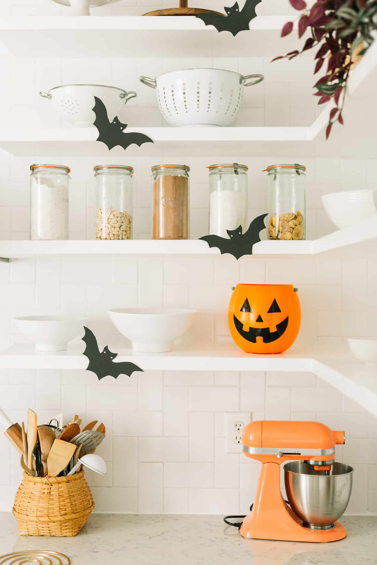 23 Chic, Yet Spooky Halloween Decor Ideas for the Home!