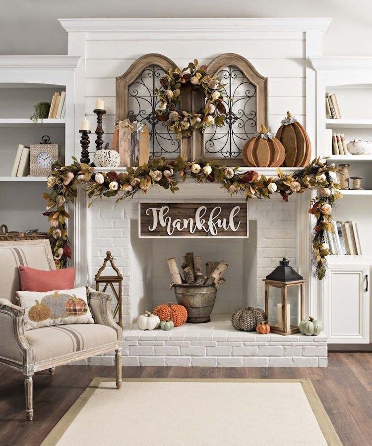 Thanksgiving Thankful Mantel Decor #ThanksgivingDecor