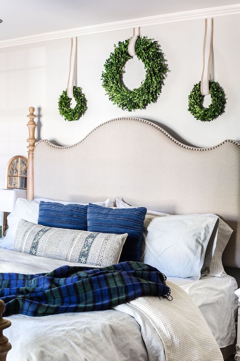 Blue Christmas Bedroom Decor via blesserhouse