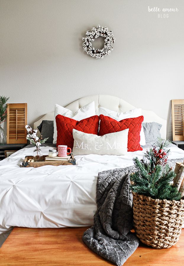 25 Christmas Bedroom Decor Ideas for a Cozy Holiday Bedroom! - Christmas BeDroom Decor IDeas Via BelleamourDesigns