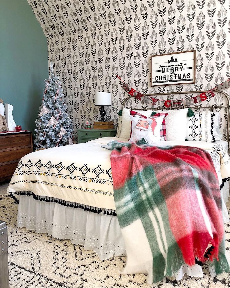 Christmas Bedroom with Santa pillow and plaid blanket via @blessedonbluefinch