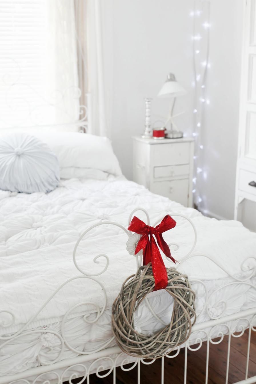 Coastal Christmas Bedroom Decor via abeachcottage