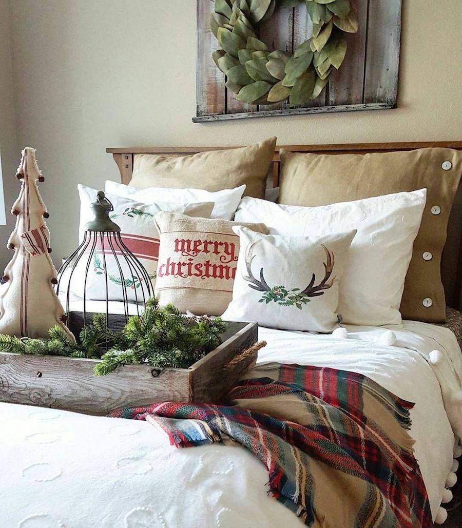 Rustic Christmas Bedroom Decor via @jodie.thedesigntwins