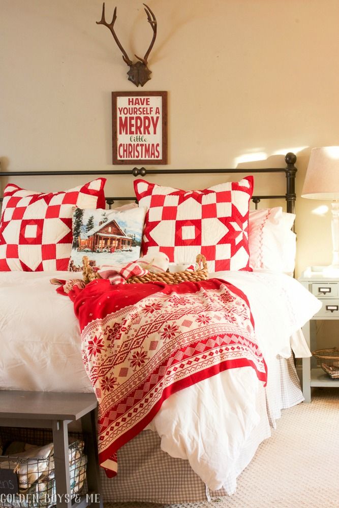 25 Christmas Bedroom Decor Ideas for a Cozy Holiday Bedroom!