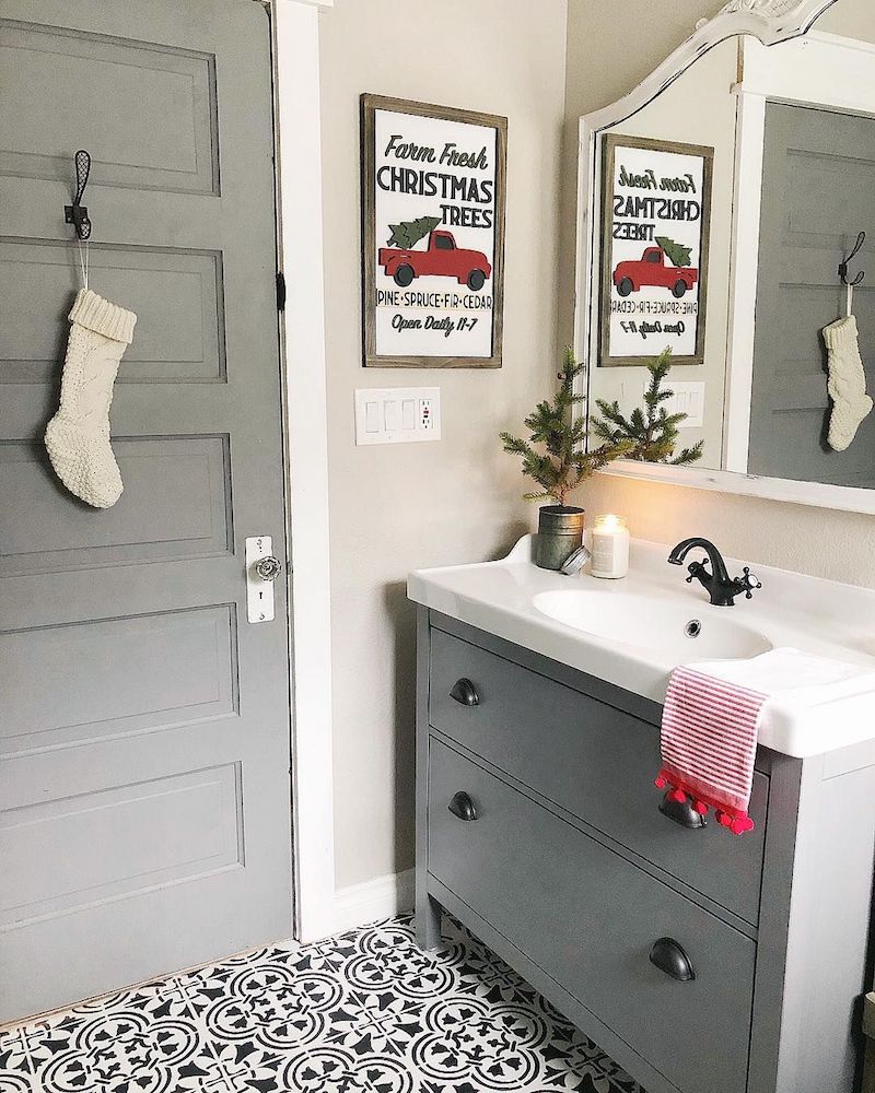 15 Brilliant Christmas  Bathroom  Decor  Ideas