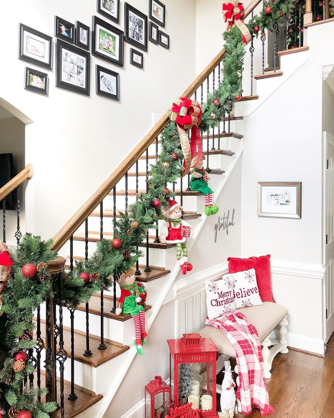 Adorable Elves on the Steps of a Christmas Entryway via @summerblaisep #ChristmasDecor #ChristmasHome