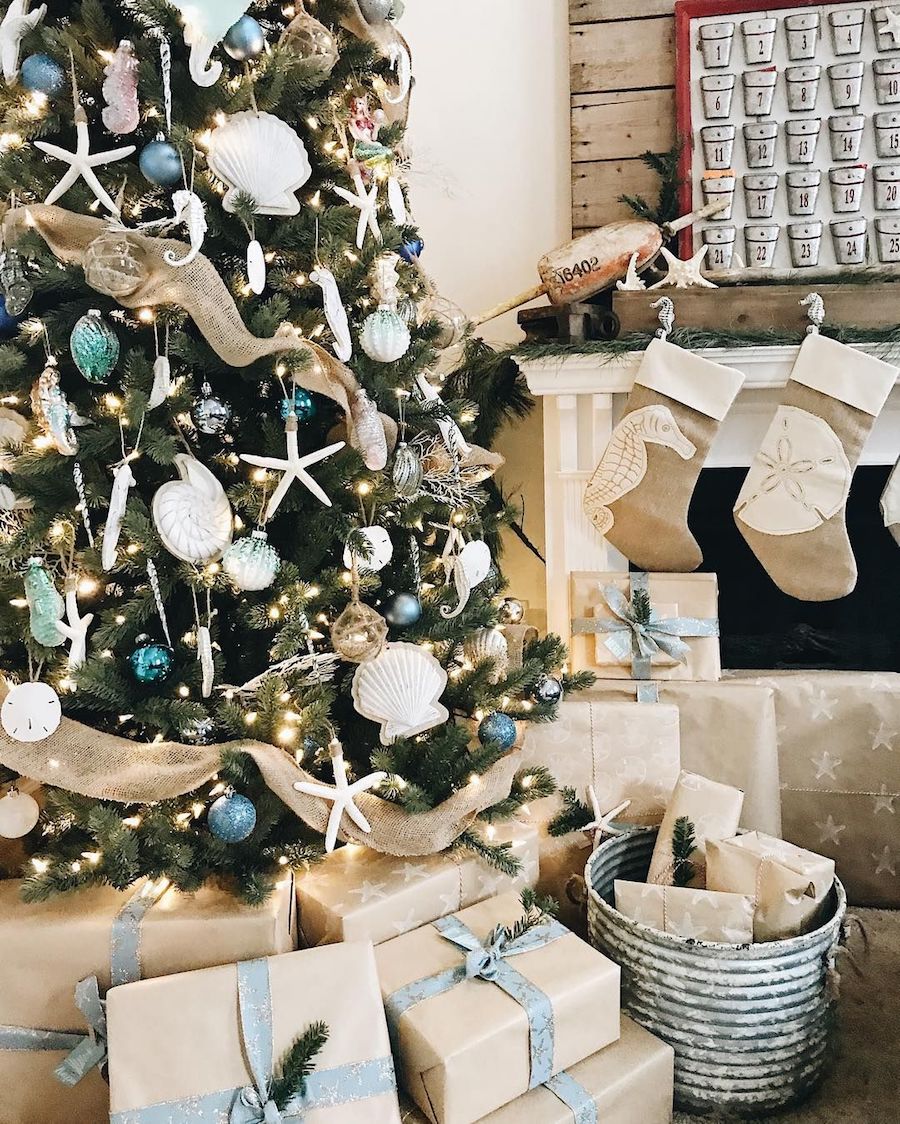 Beachy Christmas Tree with Starfish Ornaments via @risaroxy726