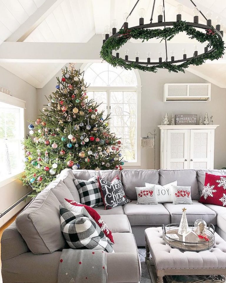 19 Festive Christmas Living Room Decor Ideas