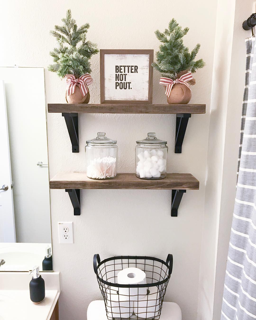 Christmas Decor on the Above Toilet Shelving in Bathroom via @simply_sweet_designs #ChristmasDecor #ChristmasBathroom