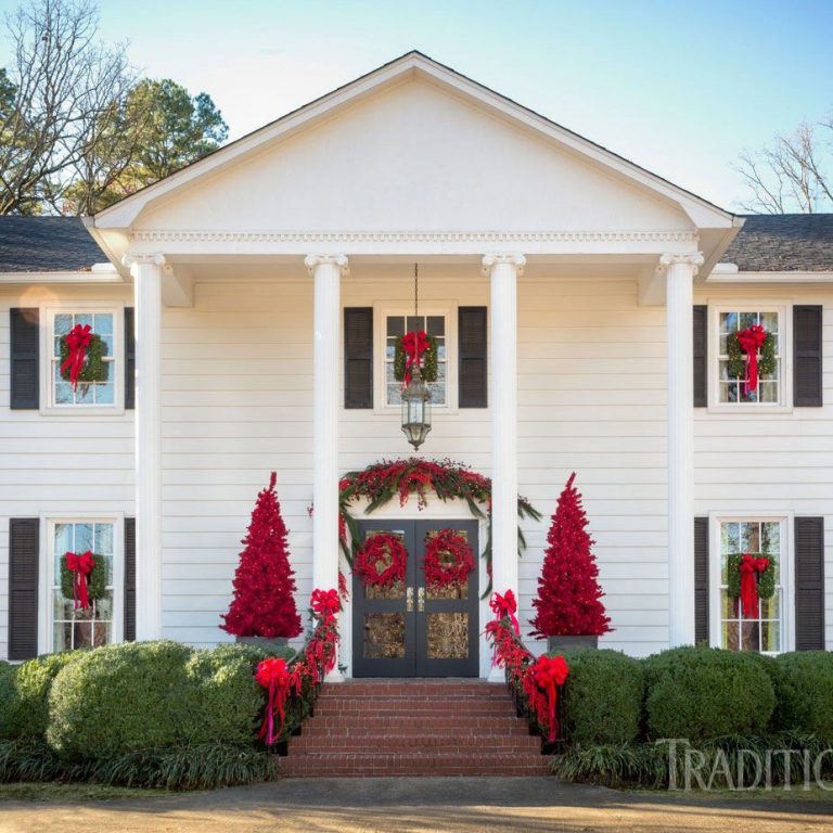 15 Christmas House Decor Ideas for Outside