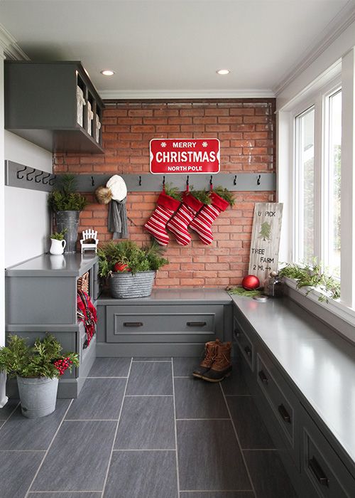 Christmas Mudroom Decor via CreeklineHouse #ChristmasDecor #ChristmasHome