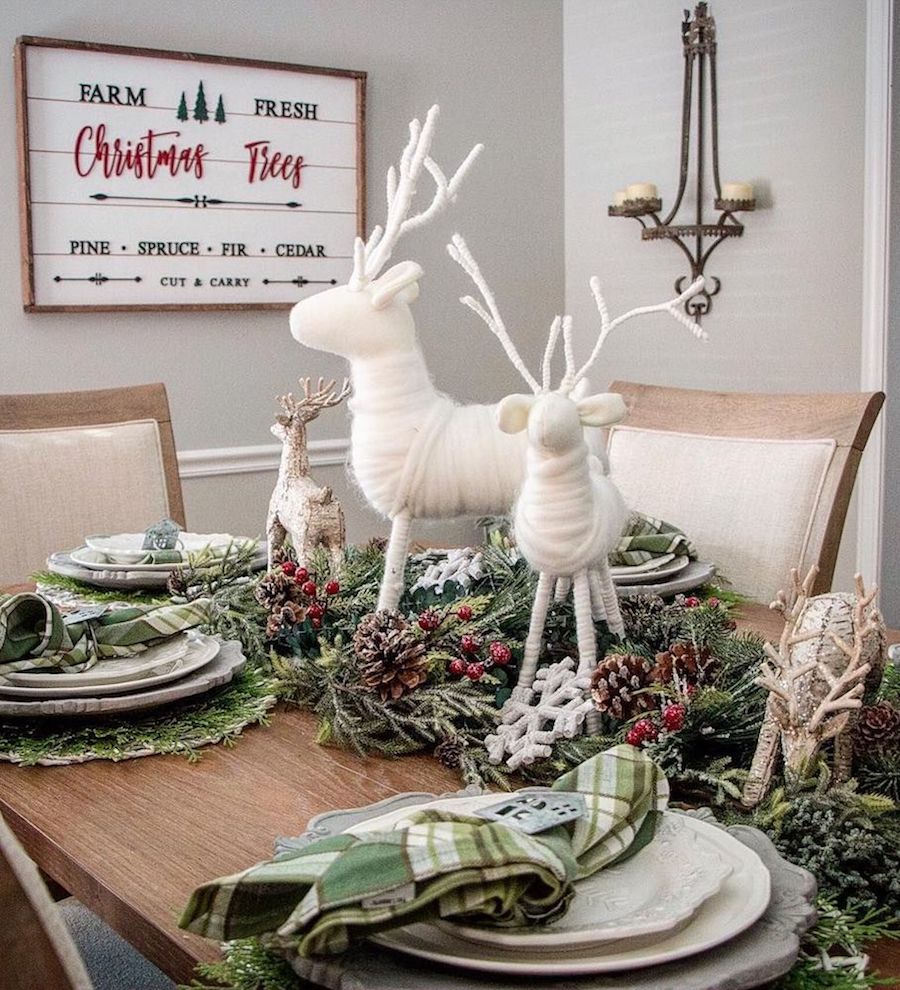 Christmas Reindeer Centerpiece in the Dining Room via @myrusticretreat #ChristmasDecor #ChristmasDiningRoom