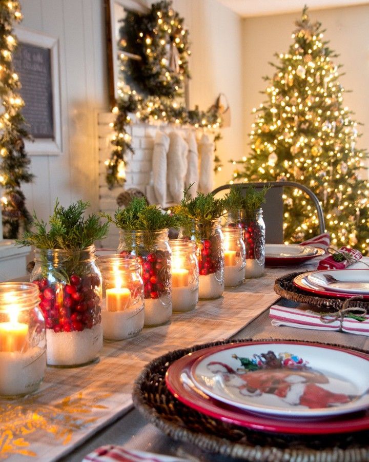 Cranberry Mason Jar Christmas Tablescape via @yellowblissroad