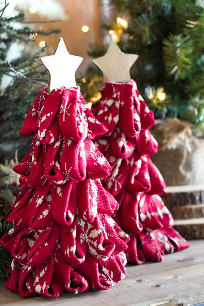 DIY Mini Christmas Tree Decor via blesserhouse #Christmas #ChristmasDecor #ChristmasDIY #DIYDecor