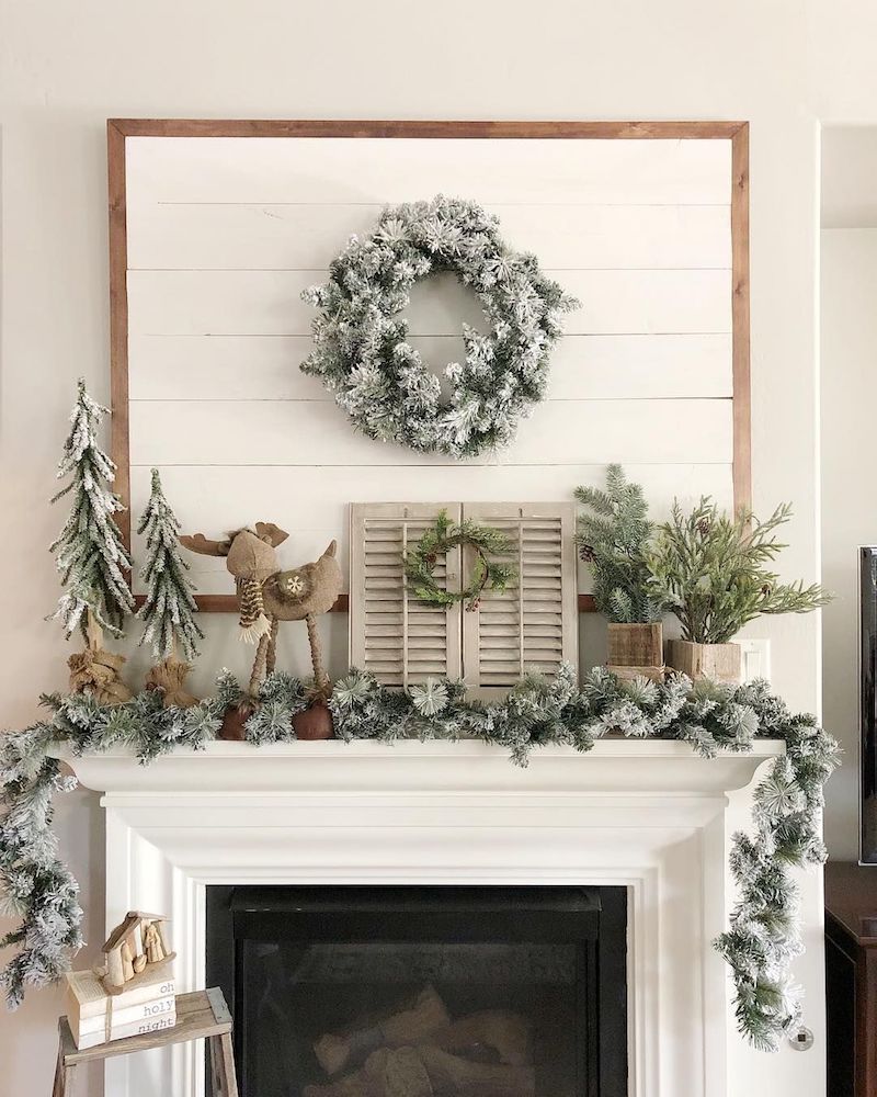 Evergreen Christmas Mantel via @mylissadennis